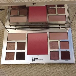 IT cosmetics it girl eyeshadow blush palette